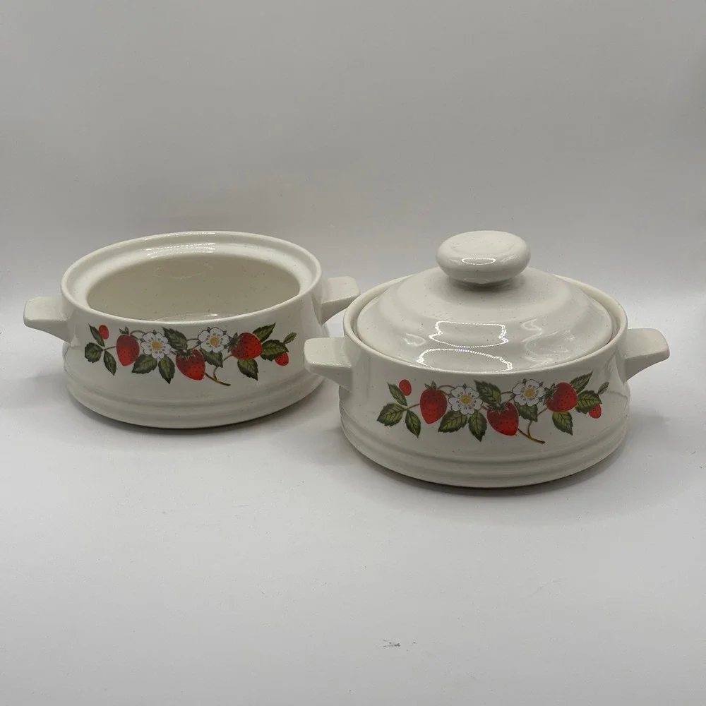 Vtg Sheffield Strawberries n‎ Cream Stoneware Lidded Soup Bowls Set of 2 Japan